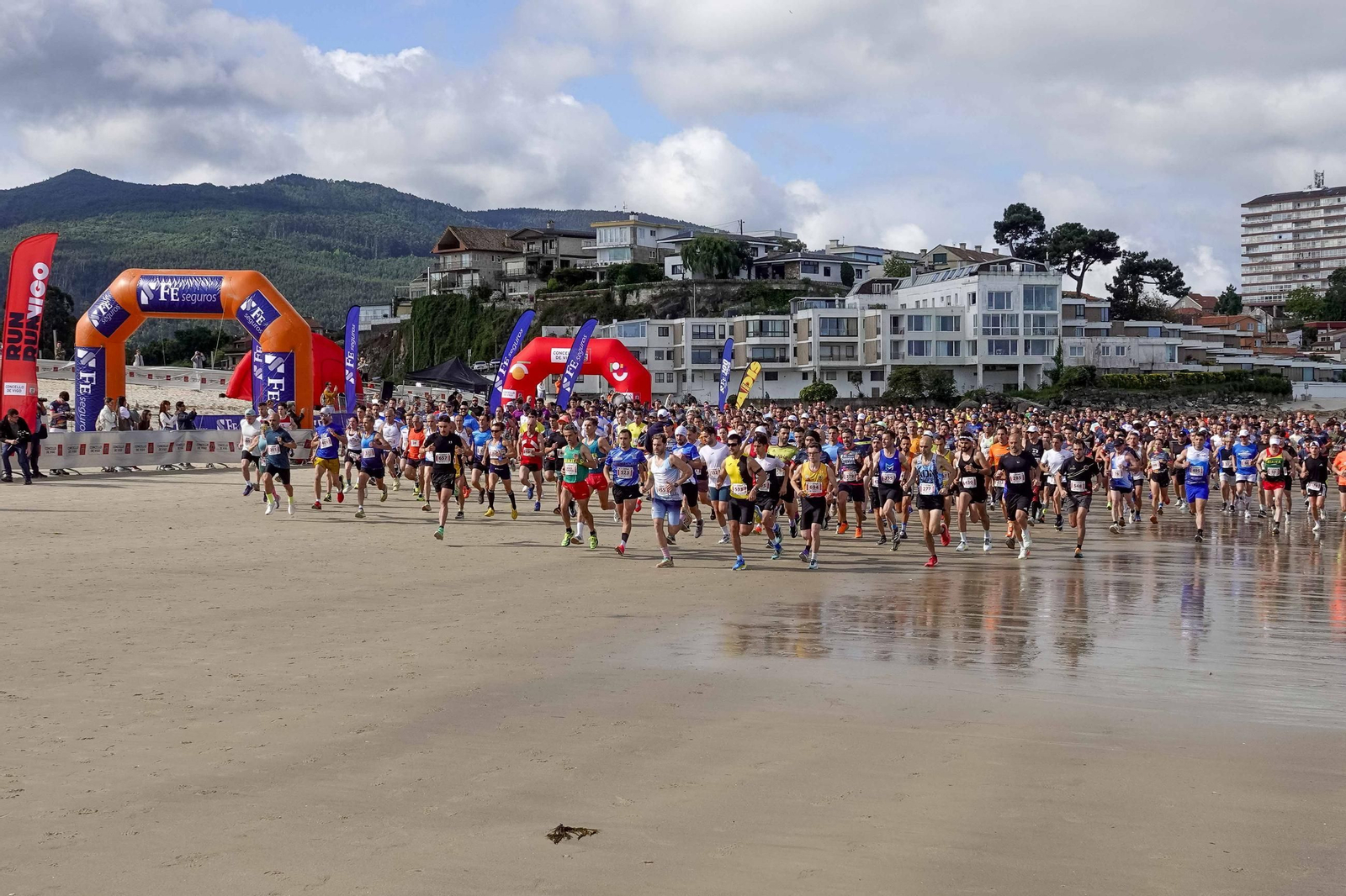 Galería | 1.000 corredores inundan Samil