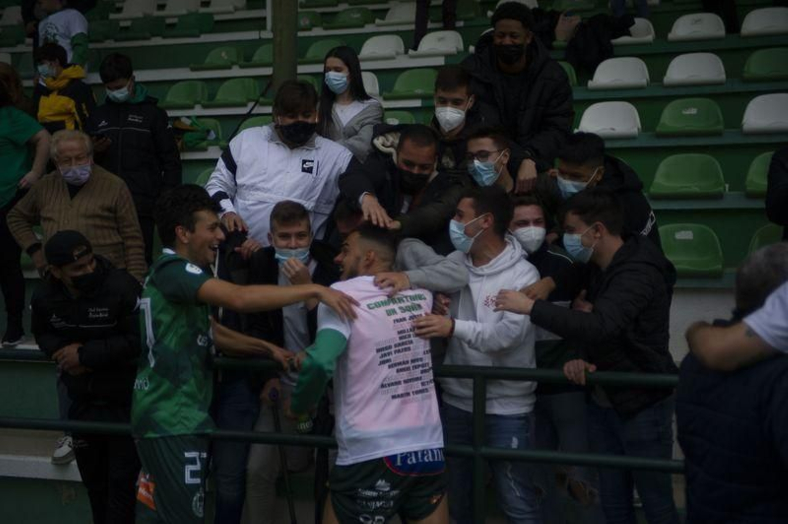 El Arenteiro celebra el ascenso a la Segunda Federación (MARTIÑO PINAL).