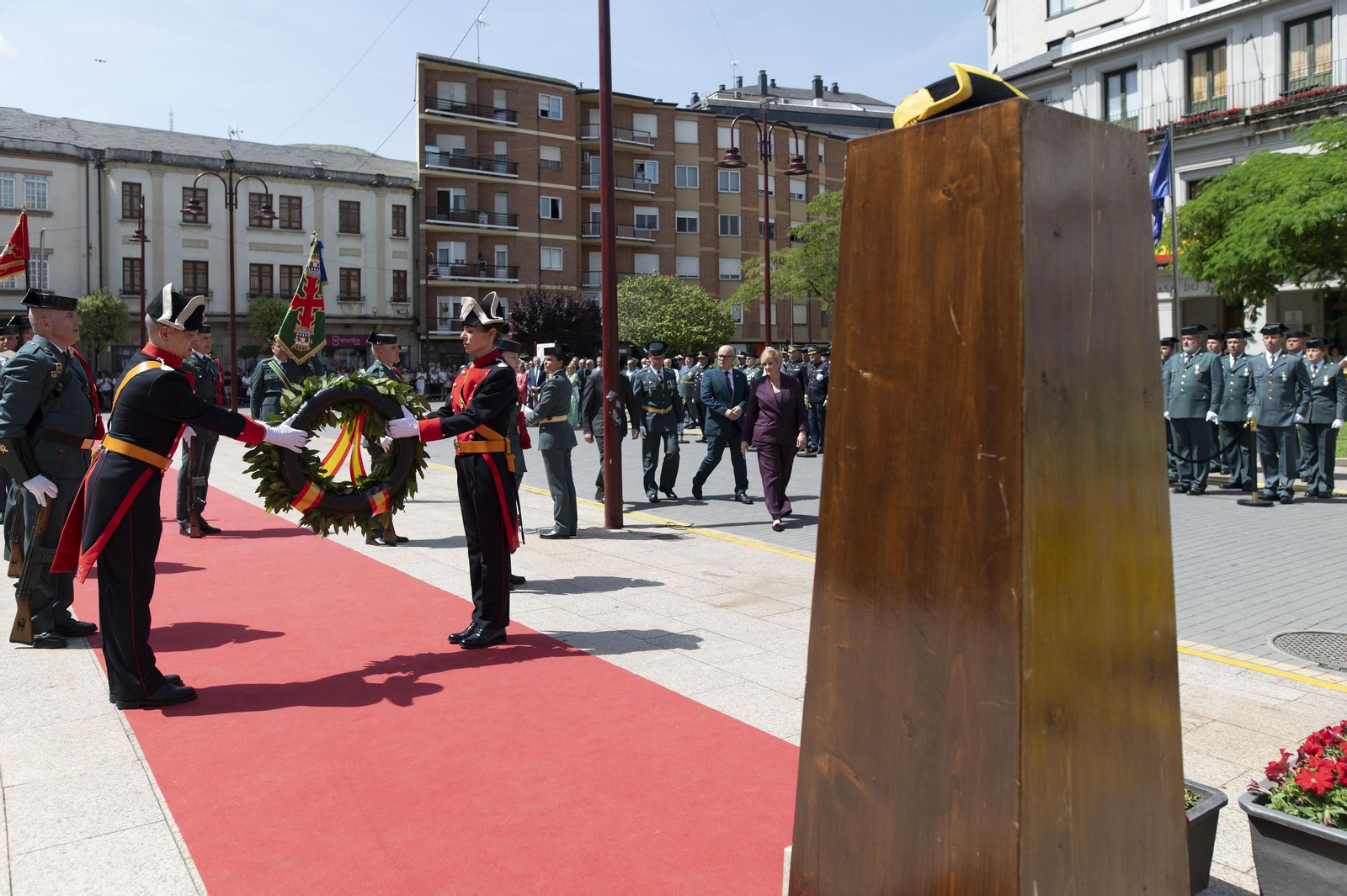 Galería | O Barco de Valdeorras se vuelca con el 182 aniversario de la Guardia Civil