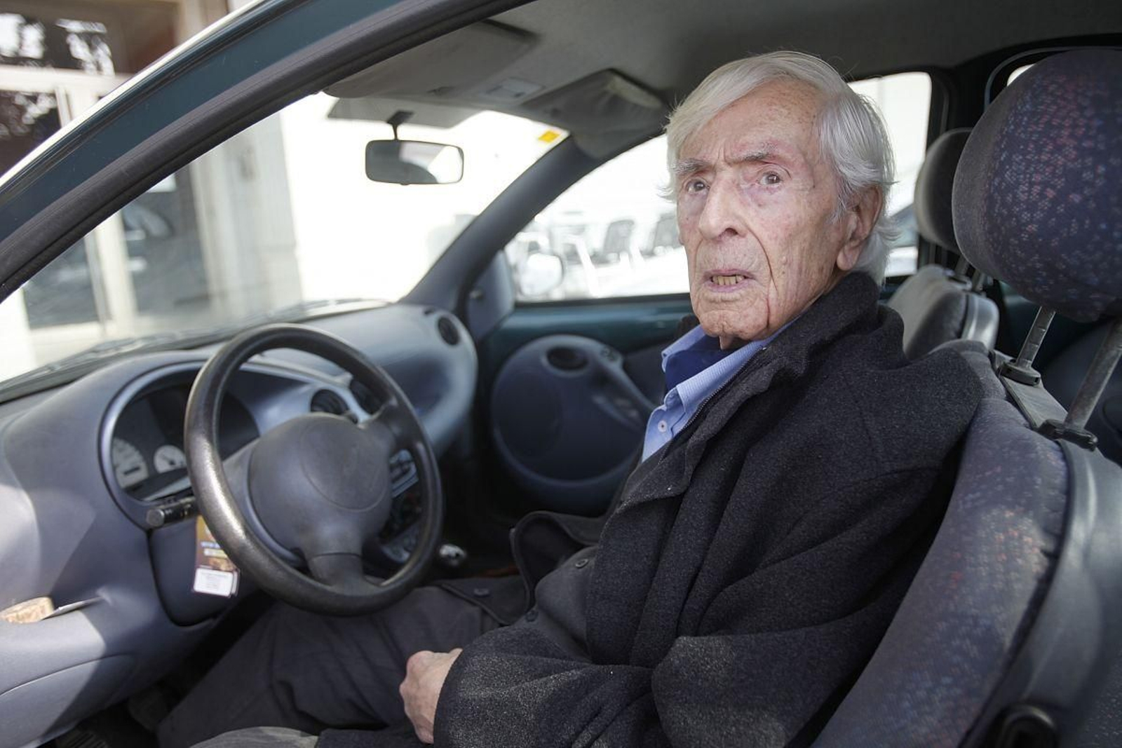 José Jorge dentro de su Ford Ka.