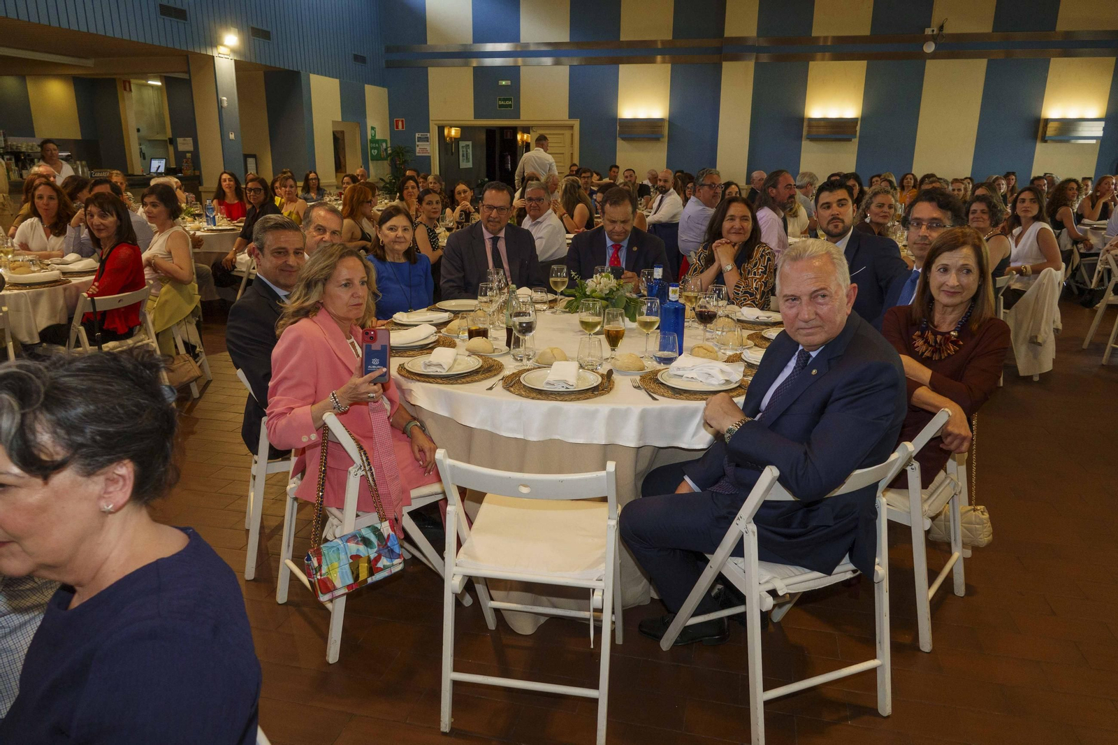 Galería | Emotiva despedida en Vigo al exjuez decano Germán Serrano
