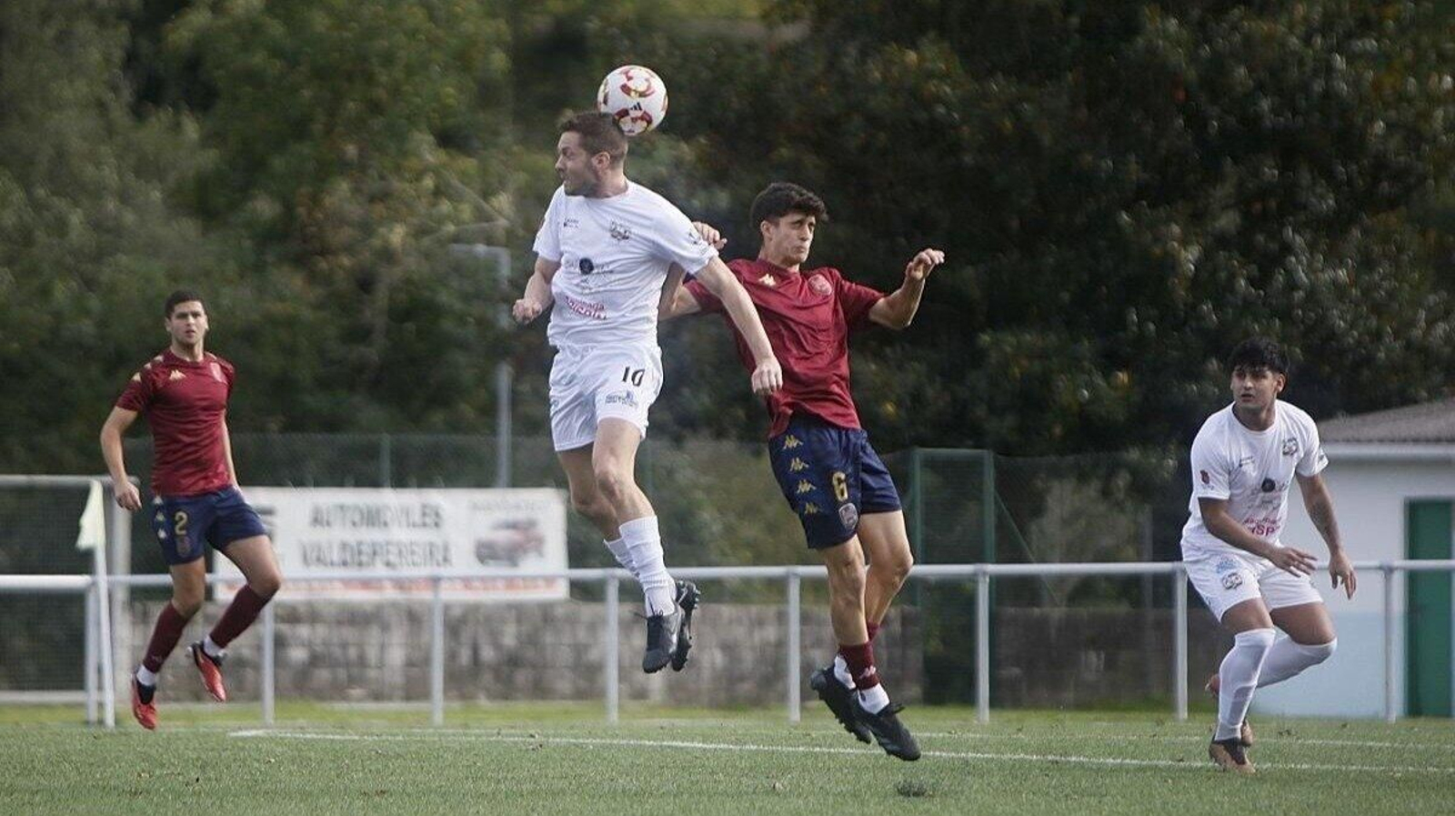 El delantero del Arnoia y exjugador del Verín, Hugo García, en Ribadavia.