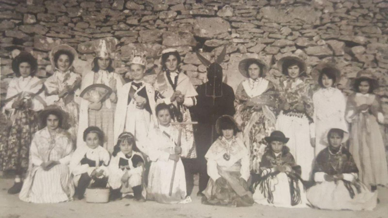 Unha das antigas comparsas en Sobrado.