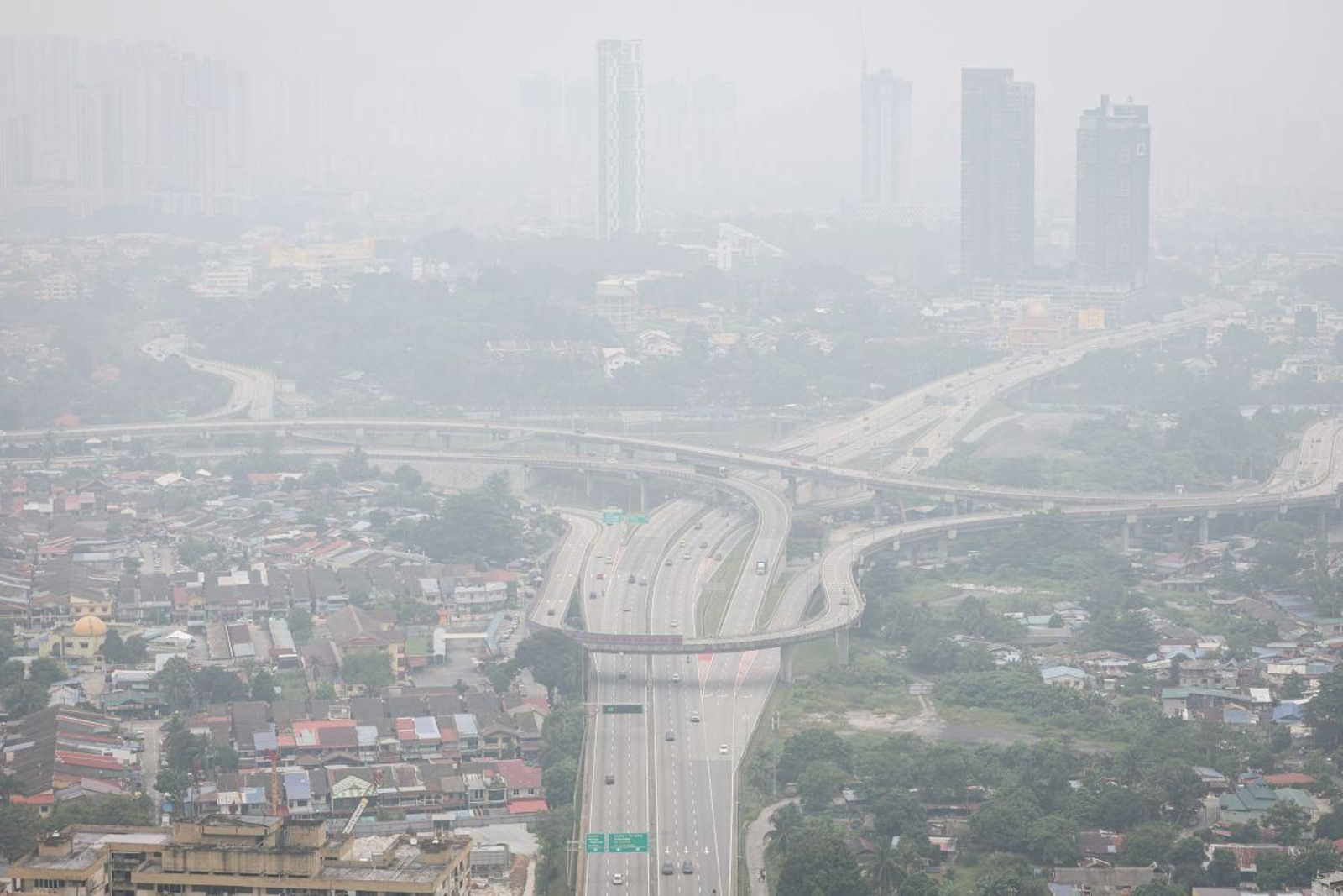 Vista de Kuala Lumpur (Malasia) afectada por la contaminación del aire.