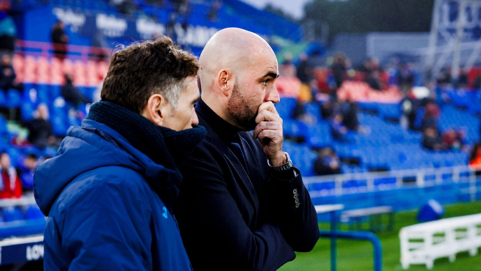 Claudio Giráldez, entrenador del Celta, observa el campo en el duelo de ayer.