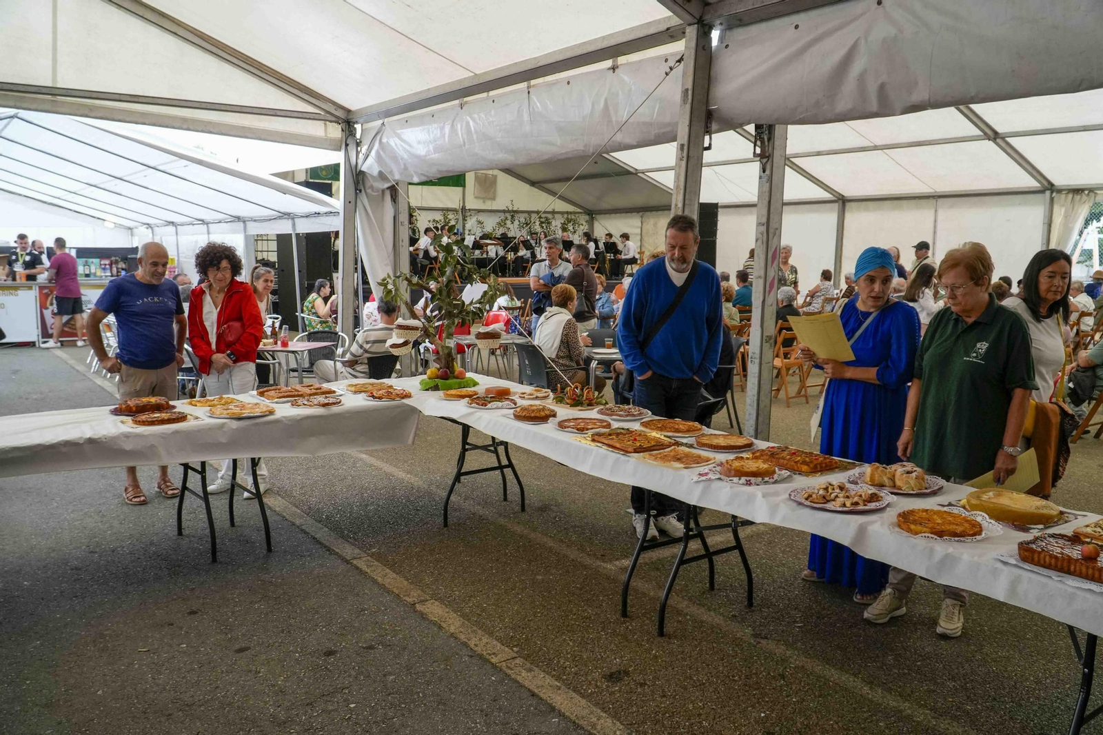 Galería | La Festa da Sidra triunfa en Bembrive con 1.000 litros repartidos