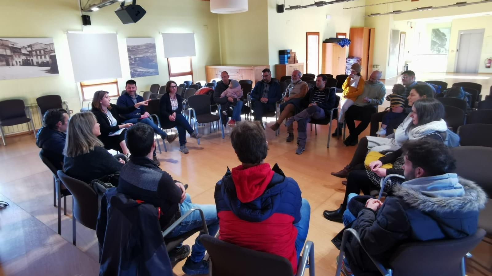 Xuntanza de axentes locais con membros da Corporación.