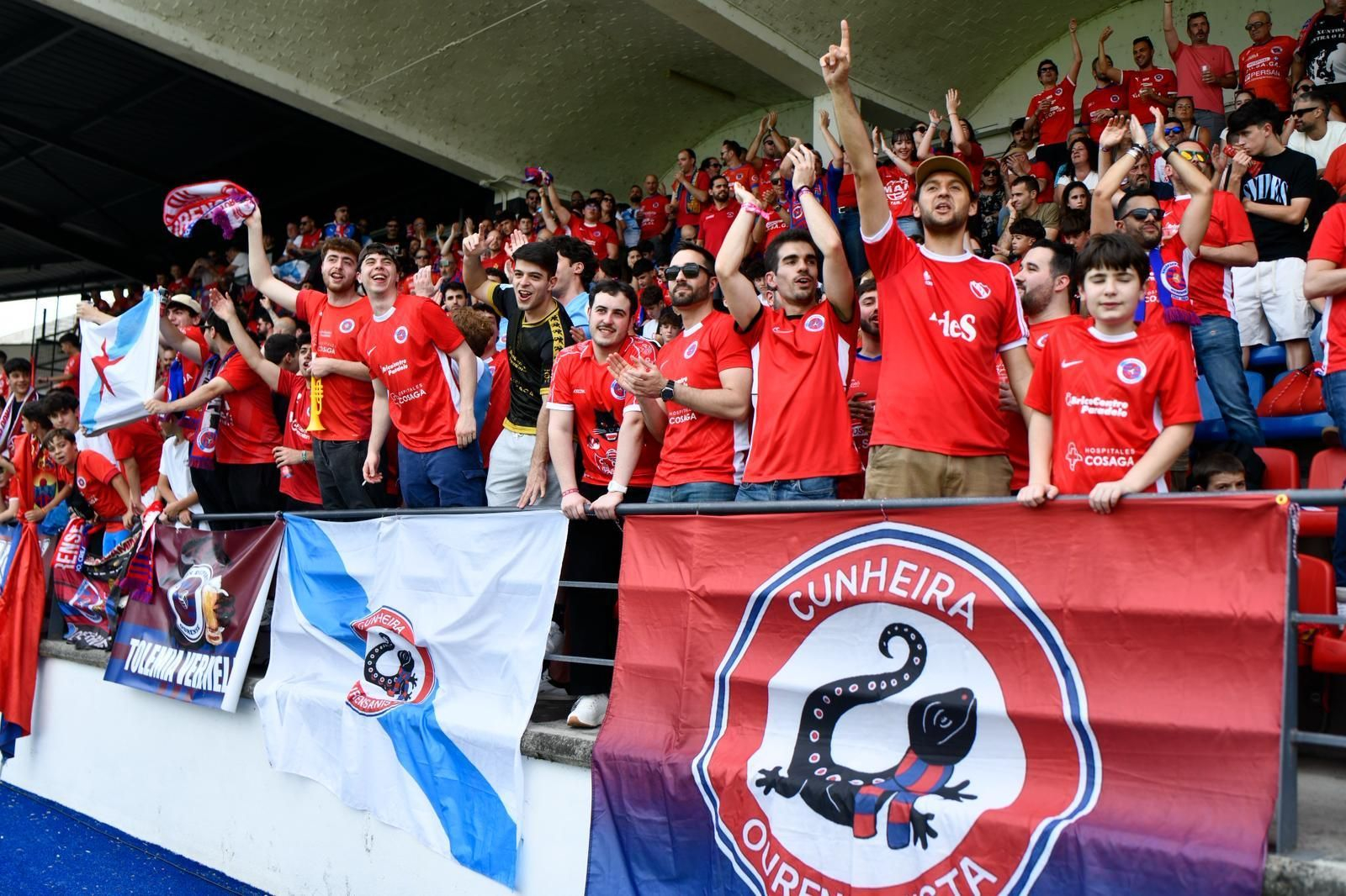 Galería | La UD Ourense quiere llegar a Primera Federación y la afición se vuelca con el equipo en O Couto