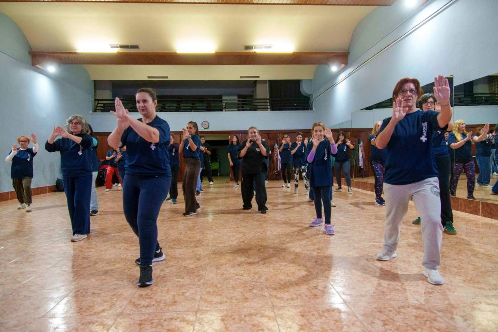 Galería | El curso de defensa personal de +Deporte Atlántico reúne a medio centenar de mujeres en Vigo