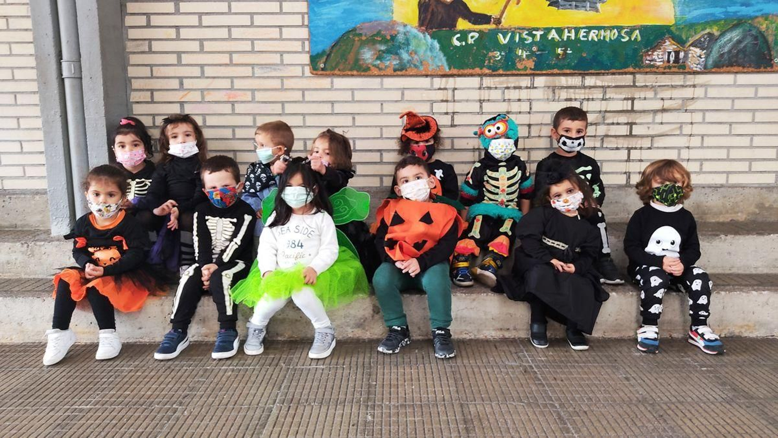 Vistahermosa. 
Os pequenos de Infantil, na súa foto de lembranza deste ano.