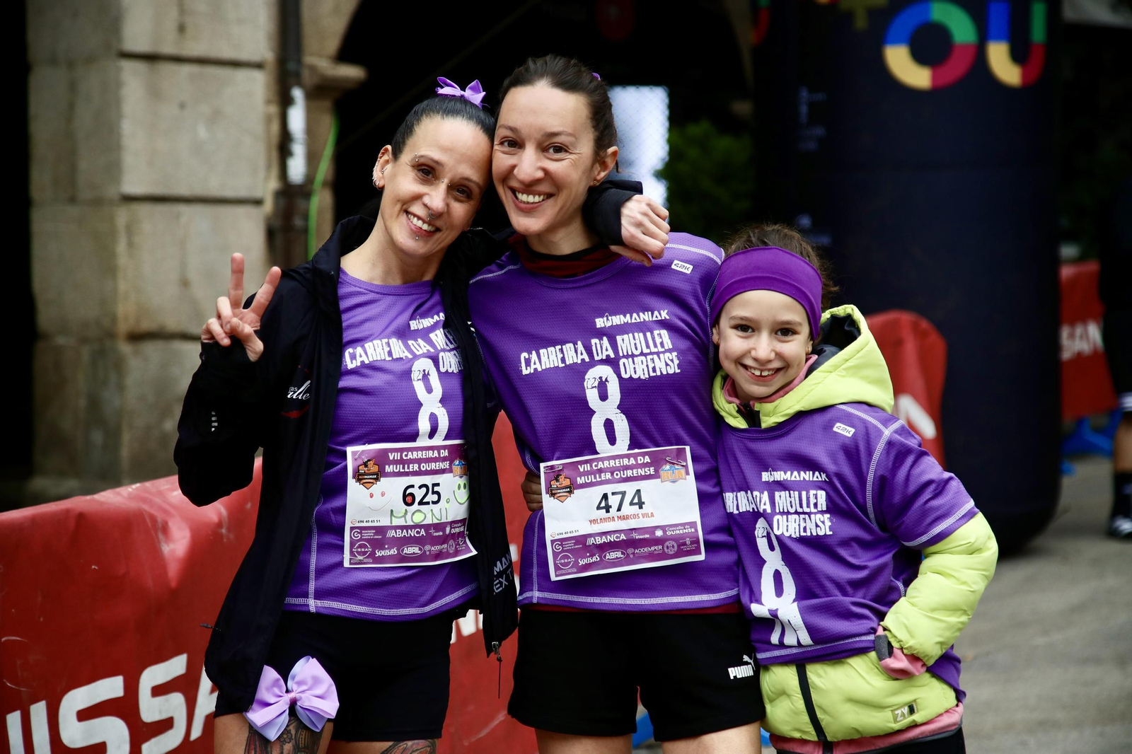 Tres participantes de la Carreira da Muller esta mañana de domingo