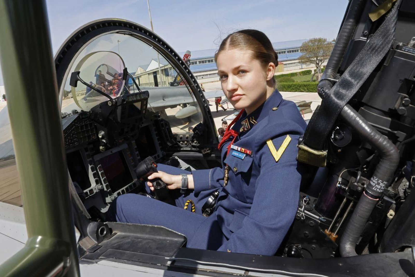 La princesa Leonor, en la cabina de un reactor Eurofighter.