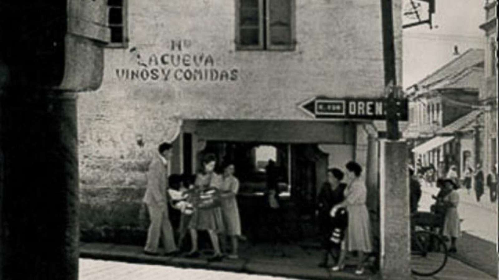 La  Cueva, frente al Concello de O Porriño desde hace 100 años.