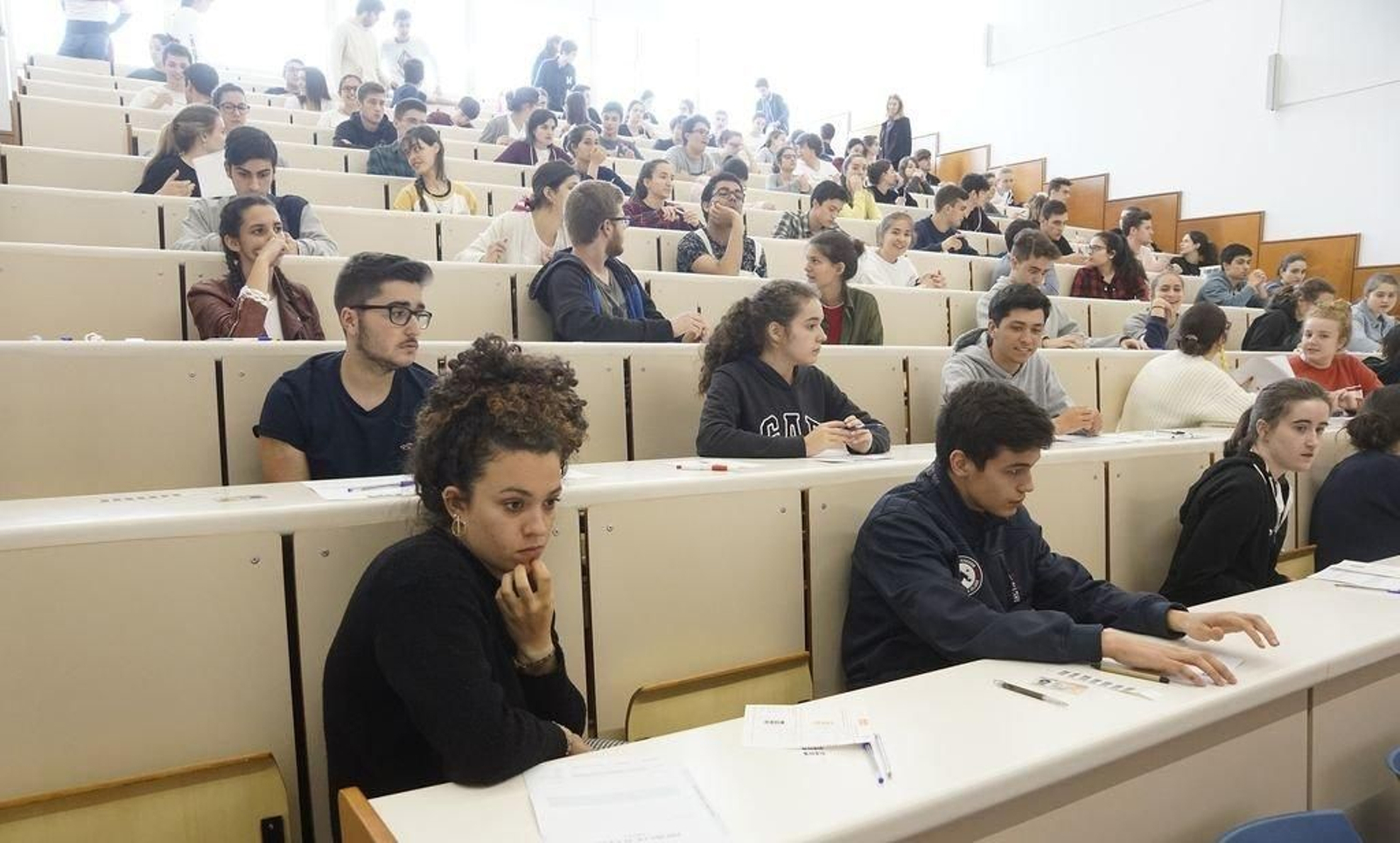 Un aula en la Facultad de Económicas durante los exámenes de Selectividad.