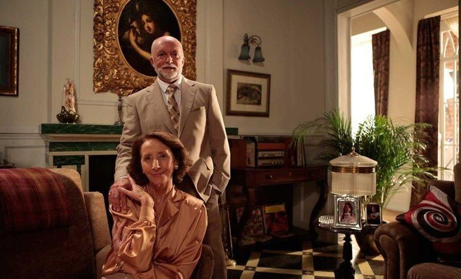 Arturo Santos y Mabel Rivera son la familia burquesa Pardo Veiga.