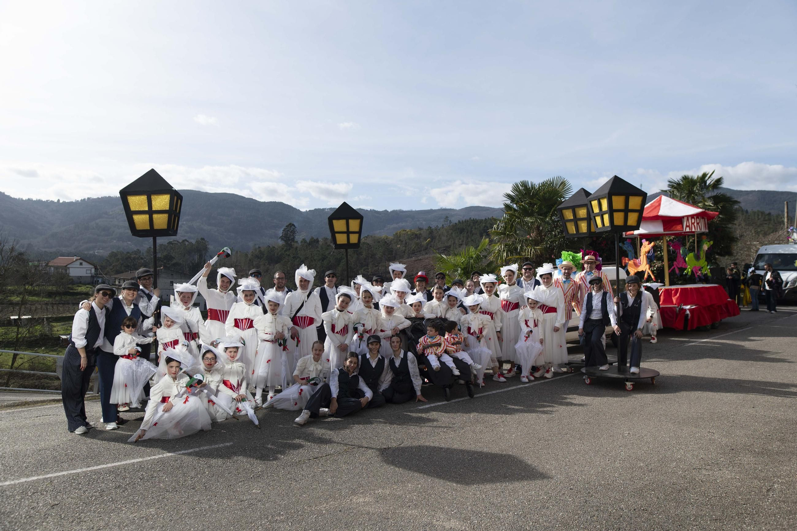 Galería | O Zamaruco dixo adeus ao Entroido en Cortegada o Entroido coas súas comparsas