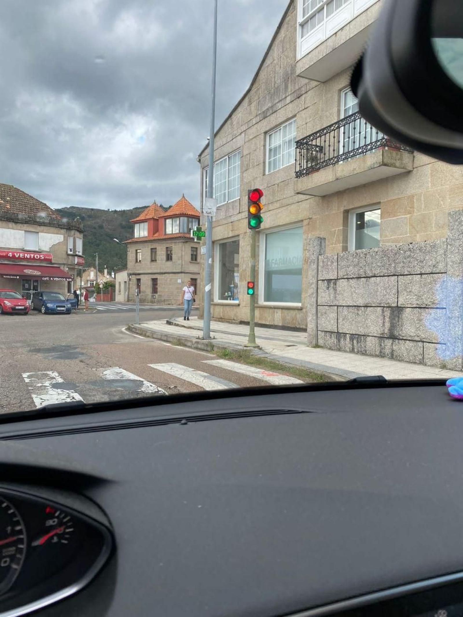 Semáforo estropeado en Valladares