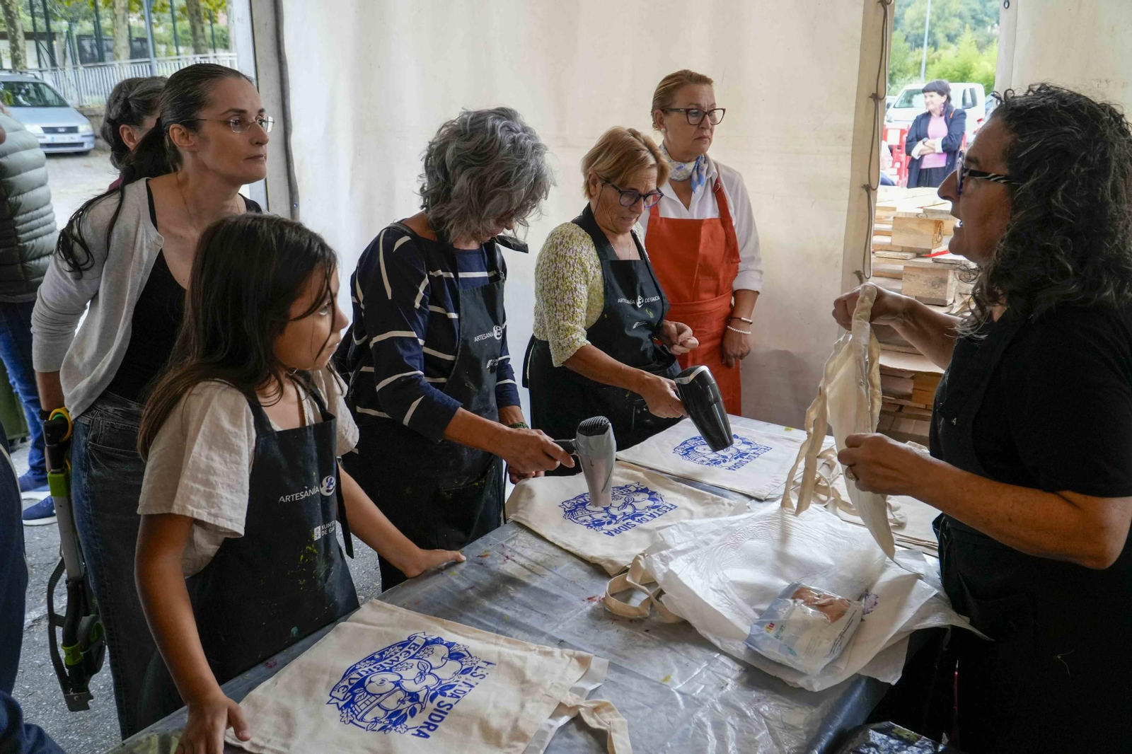 Galería | La Festa da Sidra triunfa en Bembrive con 1.000 litros repartidos