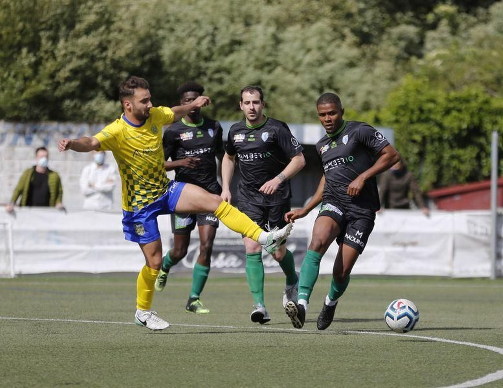 El partido entre el Polígono y el Barbadás (Xesús Fariñas)