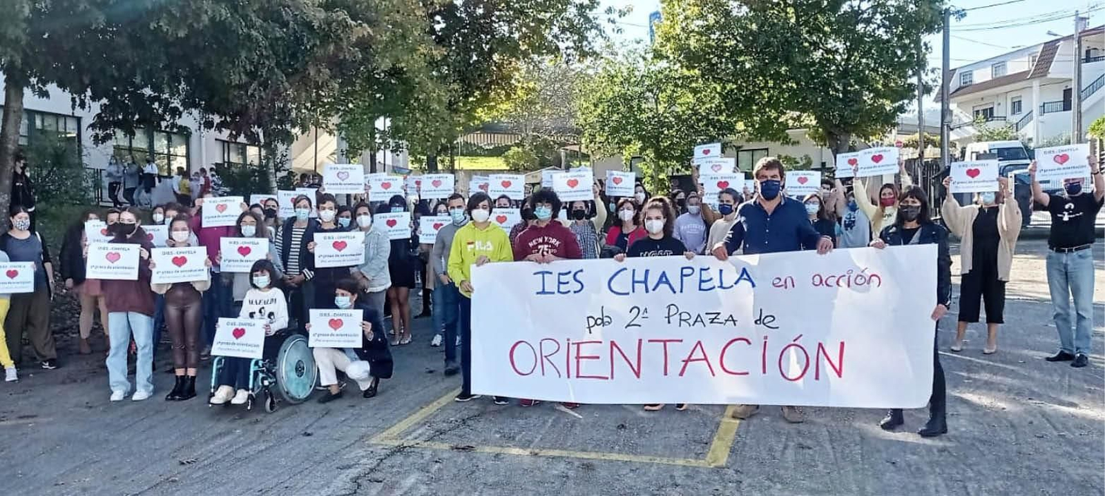 Alumnos, profesores y dirección se concentraron como medida de protesta.