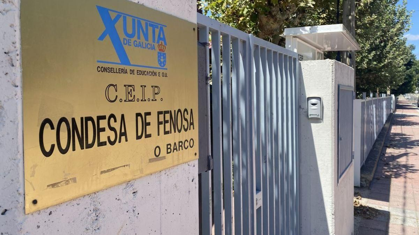 Entrada del colegio público Condesa de Fenosa en O Barco.