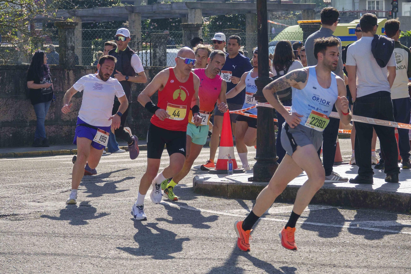 Galería | Pequeños y mayores se divierten en la 10K de Porriño