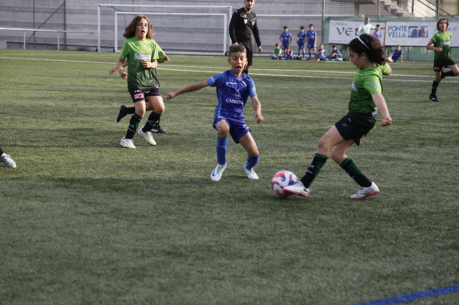 Galería | El fútbol benjamín se concentra en Barbadás