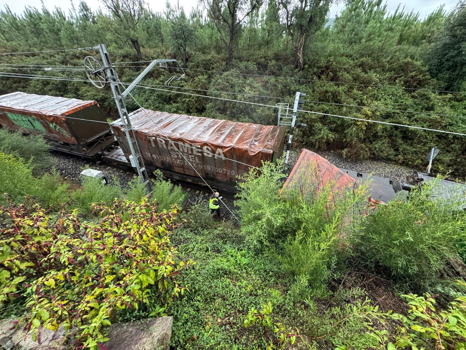Galería | Descarrilamiento de un tren de mercancías en As Neves