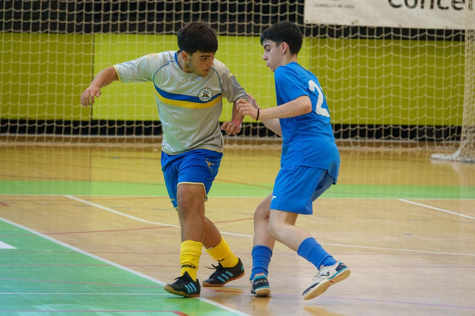 Partido de fútbol sala de la Vigo Cup en Navia.