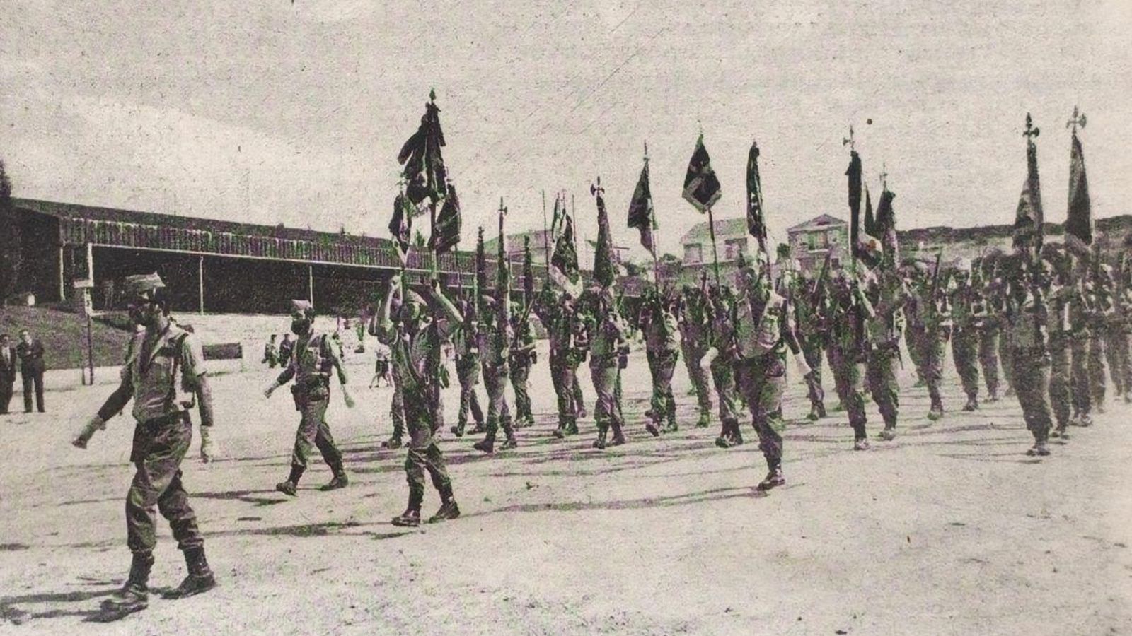 Varios momentos de la inauguración de la Plaza de la Legión en La Carballeira.