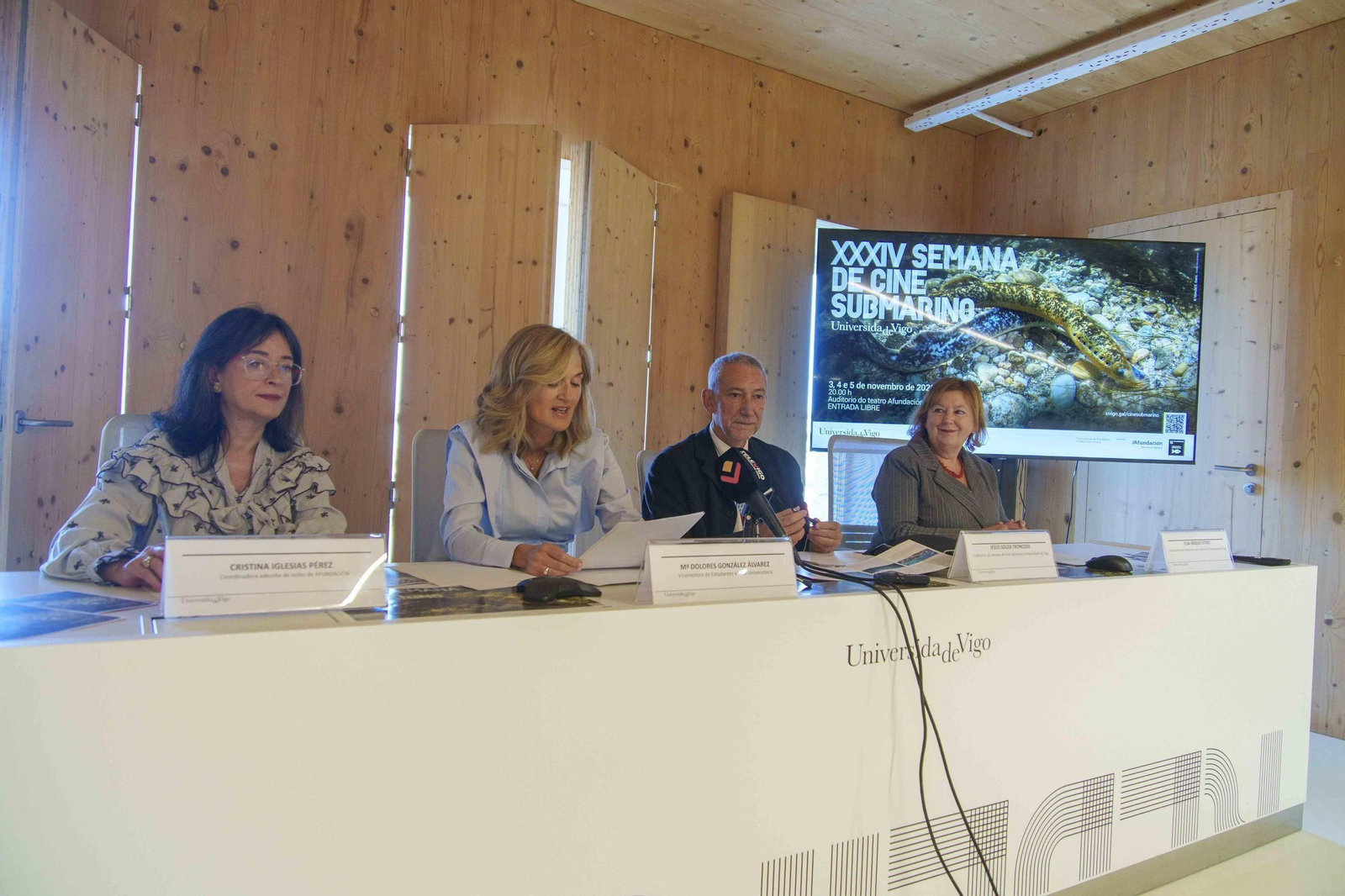 Cristina Iglesias, Dolores González, Jesús Souza y Elsa Vázquez, ayer en Redeiras.