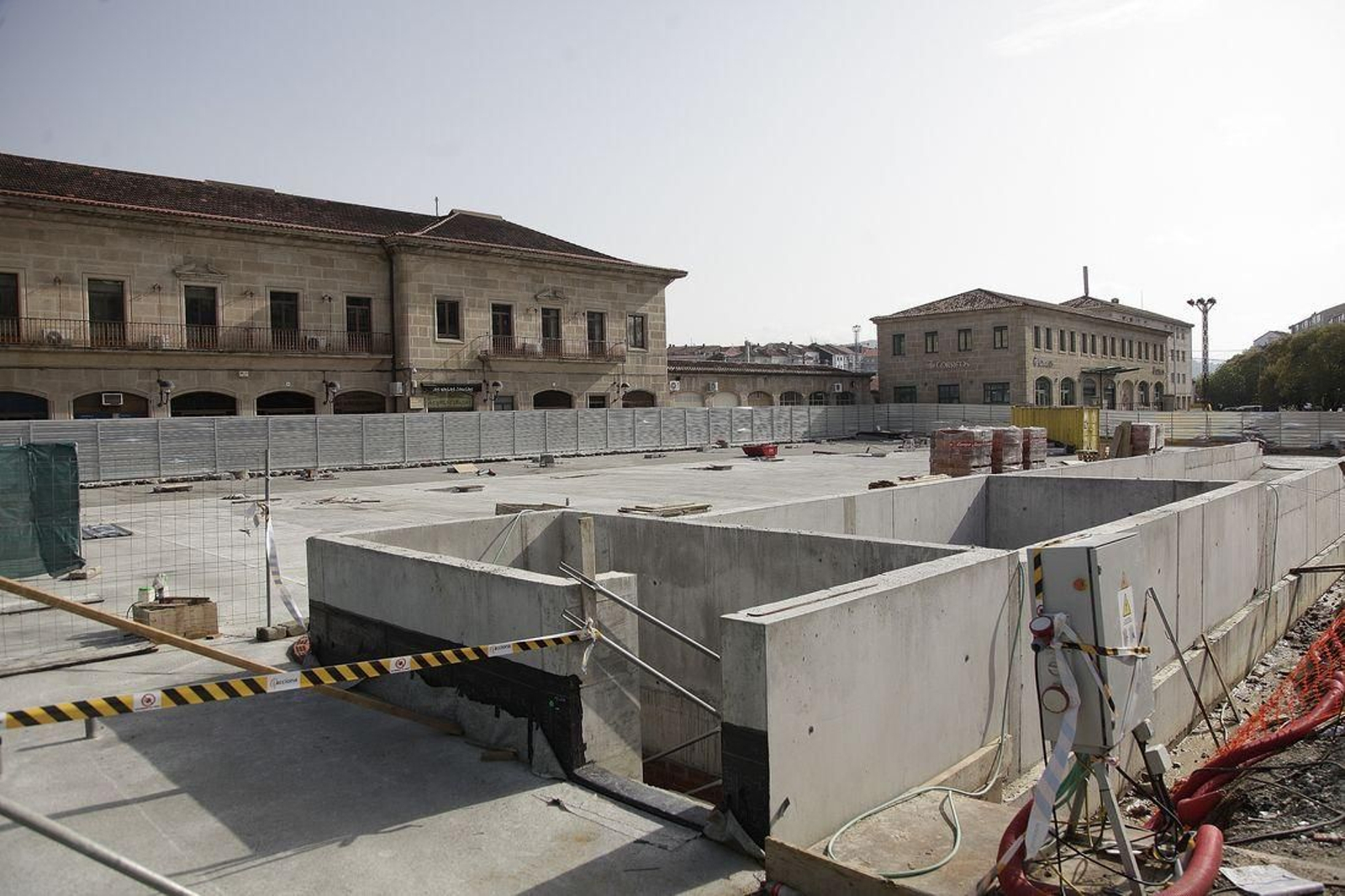 El aparcamiento subterráneo de la estación toma forma, pudiéndose ver ya los accesos. (Foto: Miguel Ángel)