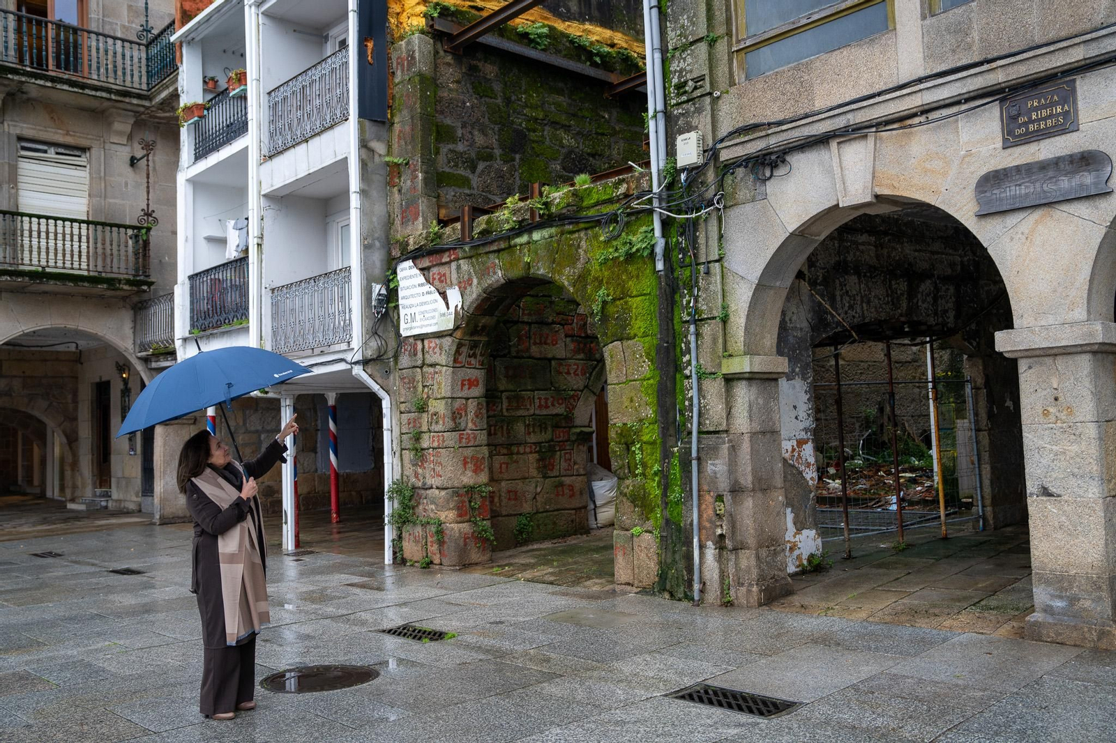 Los dos edificios que se recontruyen en la fachada del Berbés
