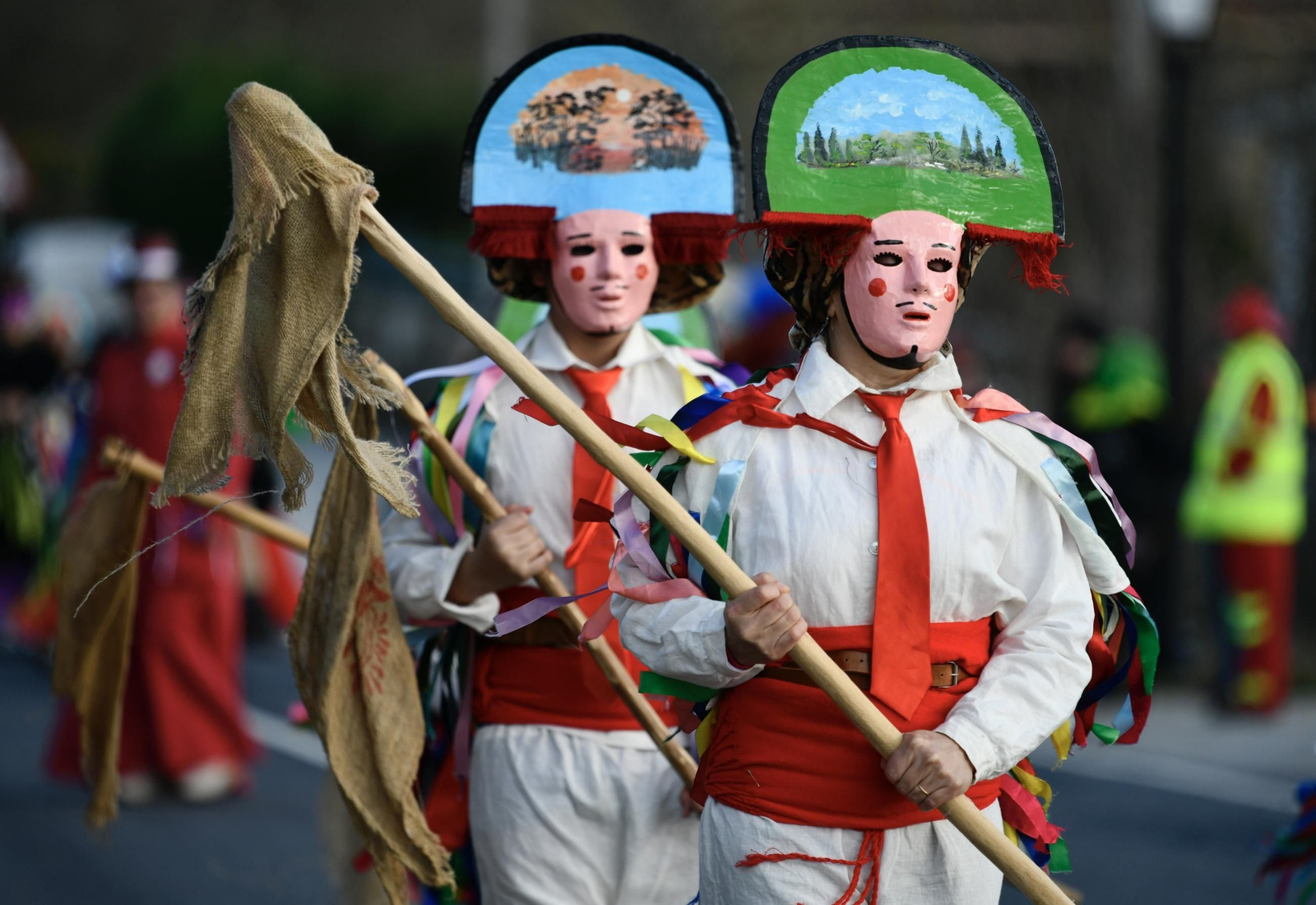 Galería | El desfile de los chocalleiros por Vilardevós, el Entroido en fotos