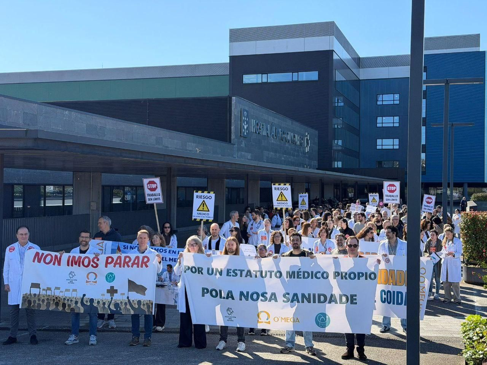 Una de las manifestaciones del colectivo médico celebradas en marzo de este año en el Cunqueiro.