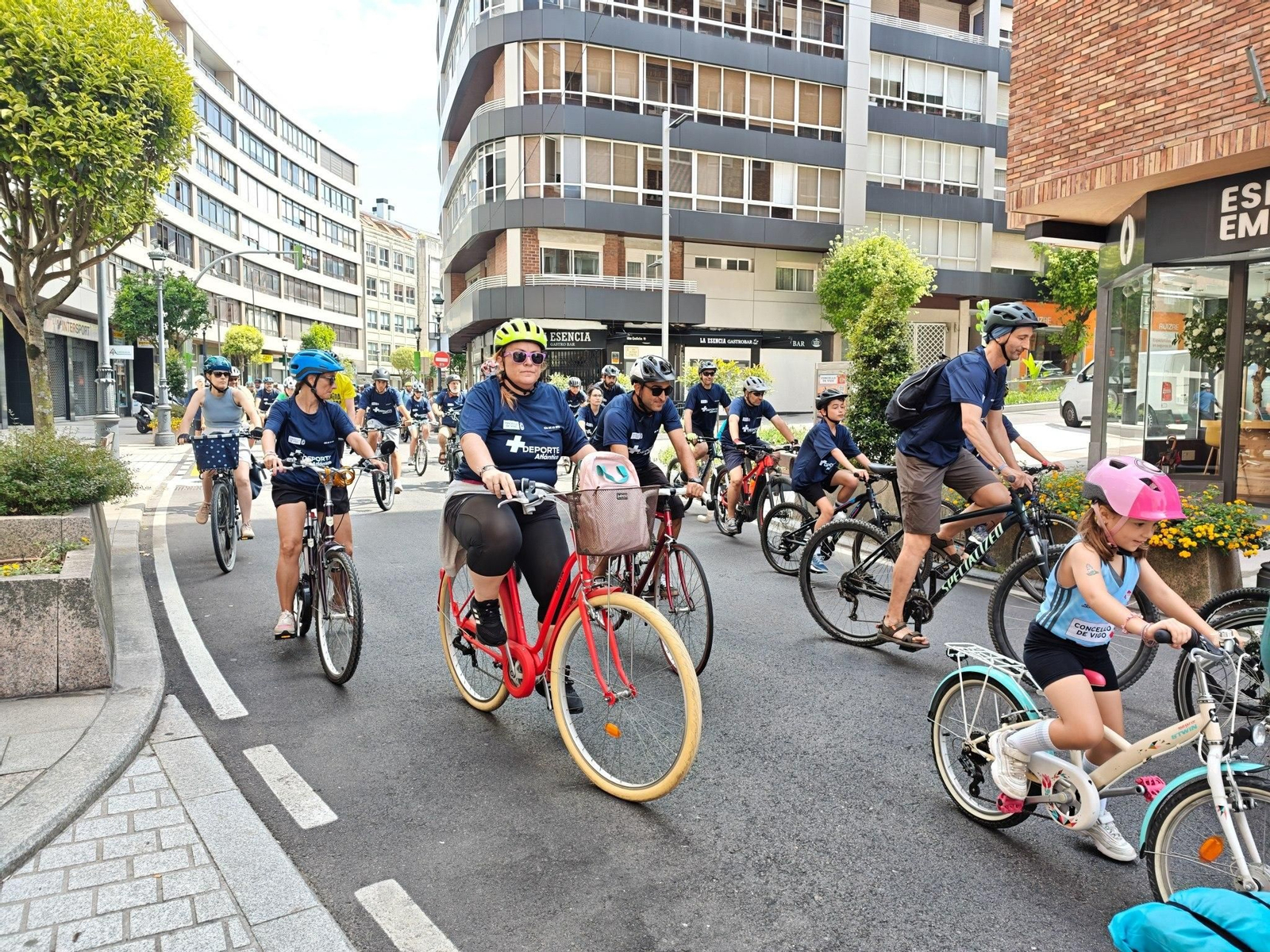 Galería | El ciclismo toma Vigo con la primera edición del Día de la Bici de Atlántico