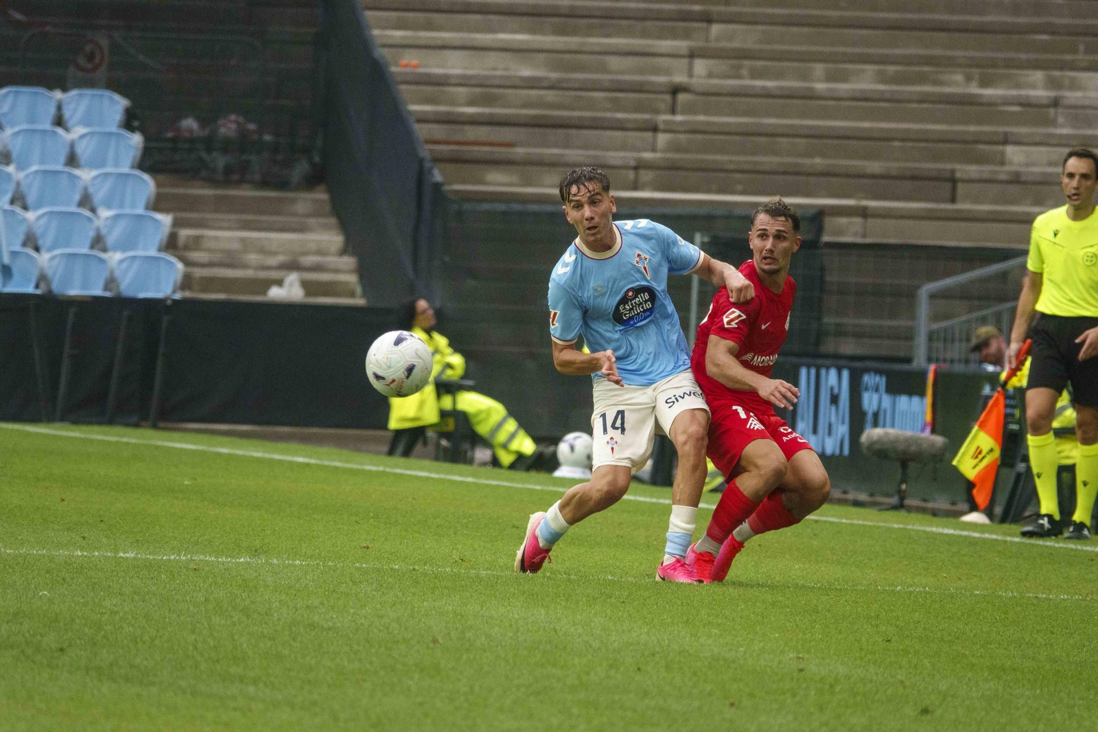 Galería | El Celta Fortuna se estrena como local en Segunda División