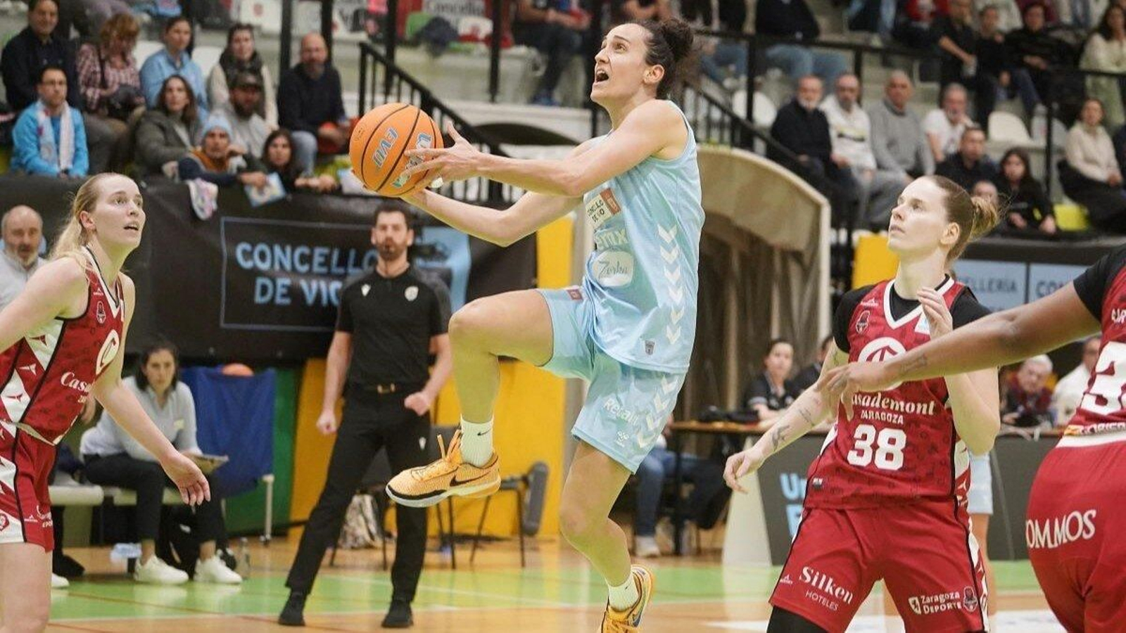 Clem Samson estuvo majestuosa, con 21 puntos que la coronaron como máxima anotadora del encuentro.