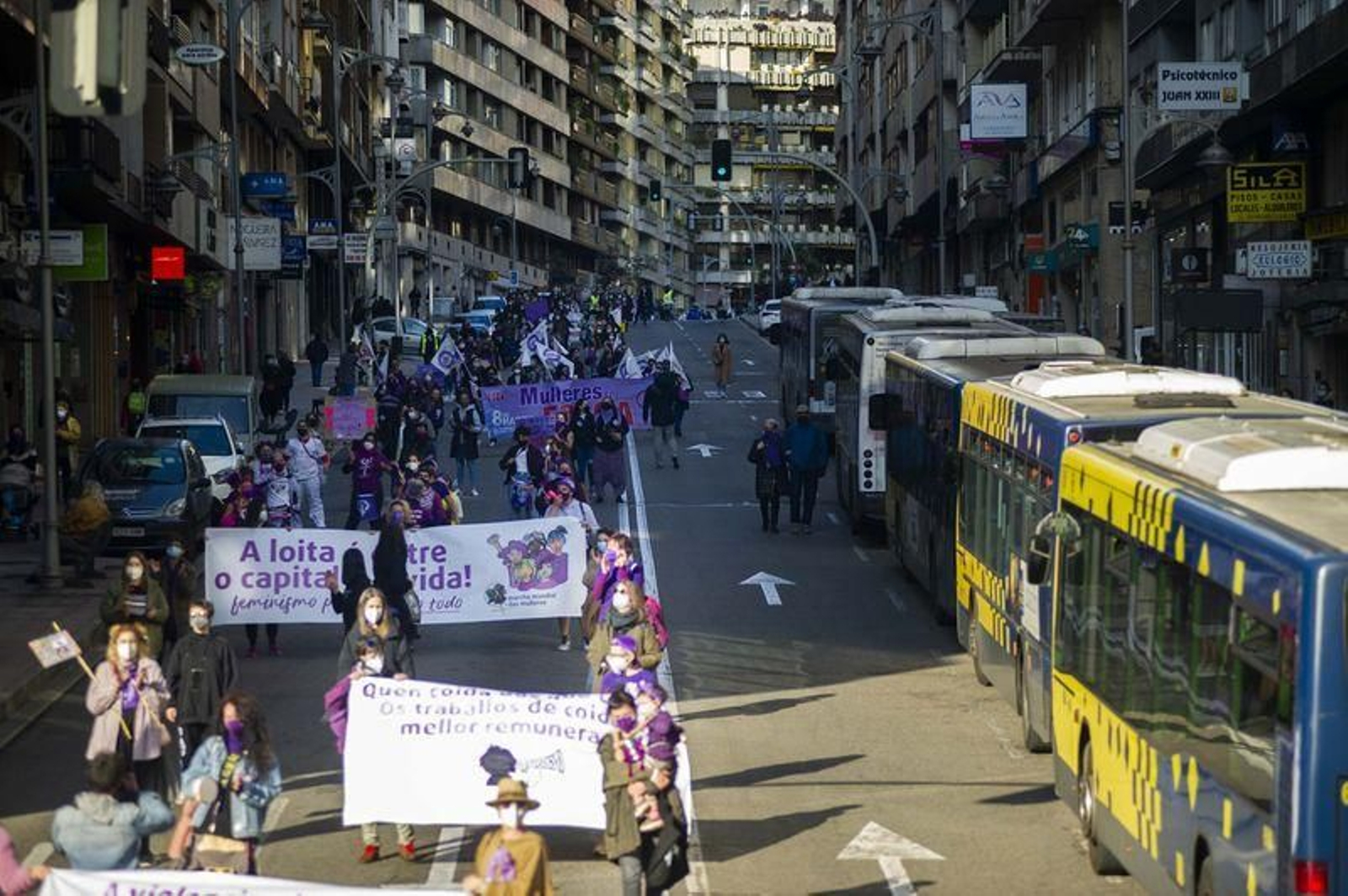 La manifestación del 8-0 recorre las calles de Ourense // FOTO: MARTIÑO PINAL