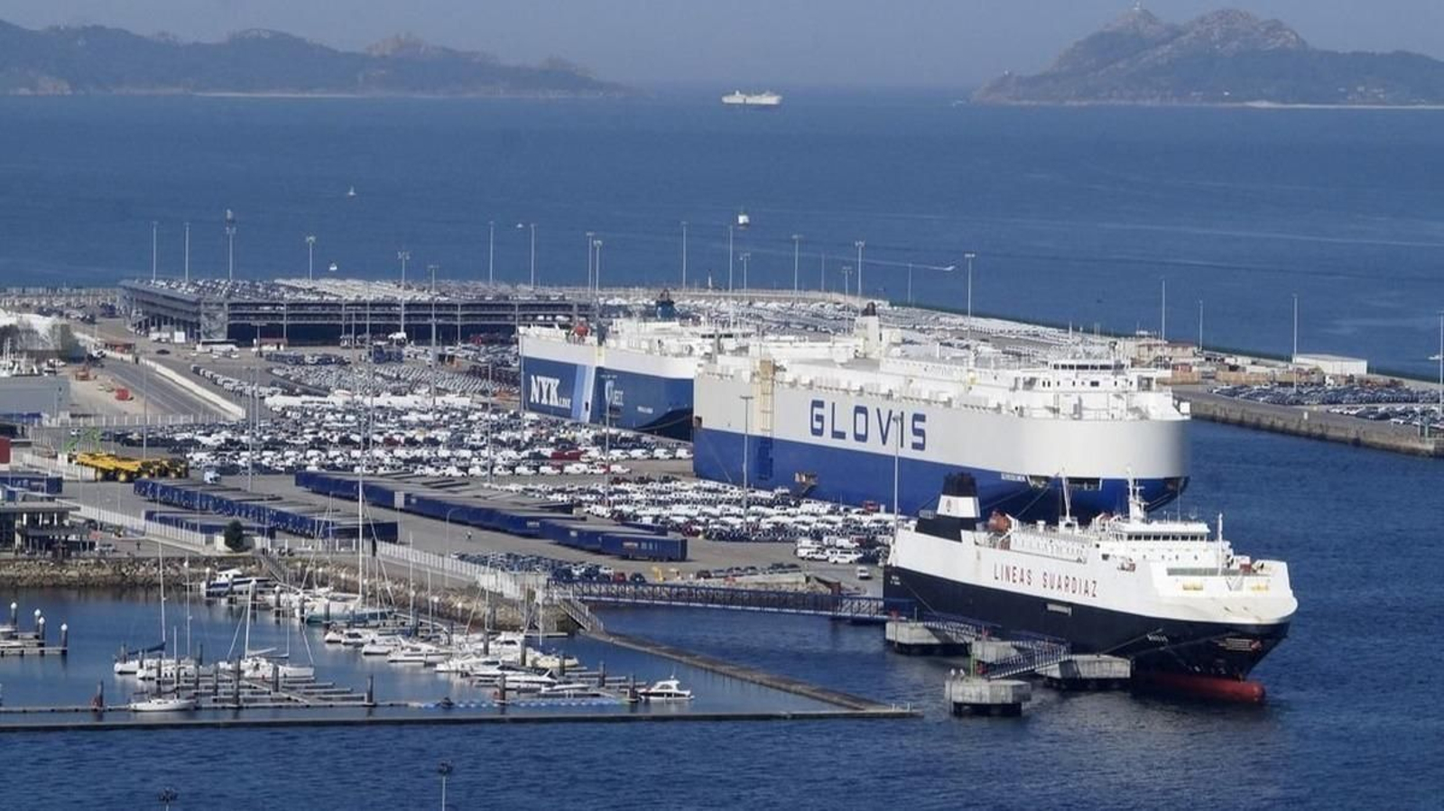 La terminal de carga de vehículos del Puerto situada en el muelle de Bouzas.