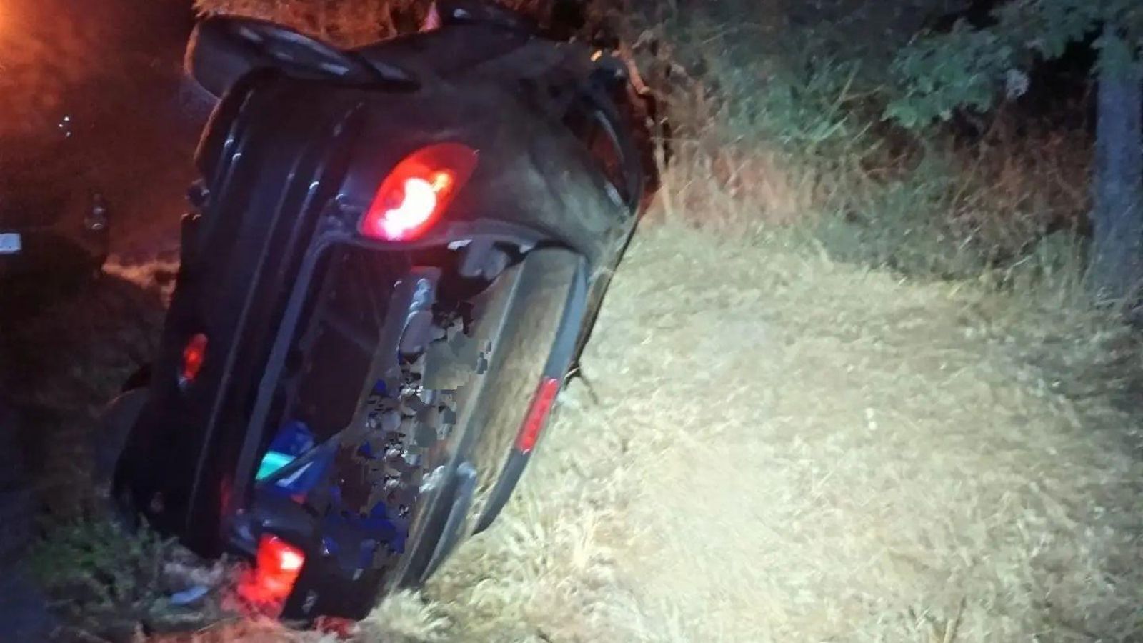 Estado en el que acabó el vehículo tras volcar en Vilar de Flores