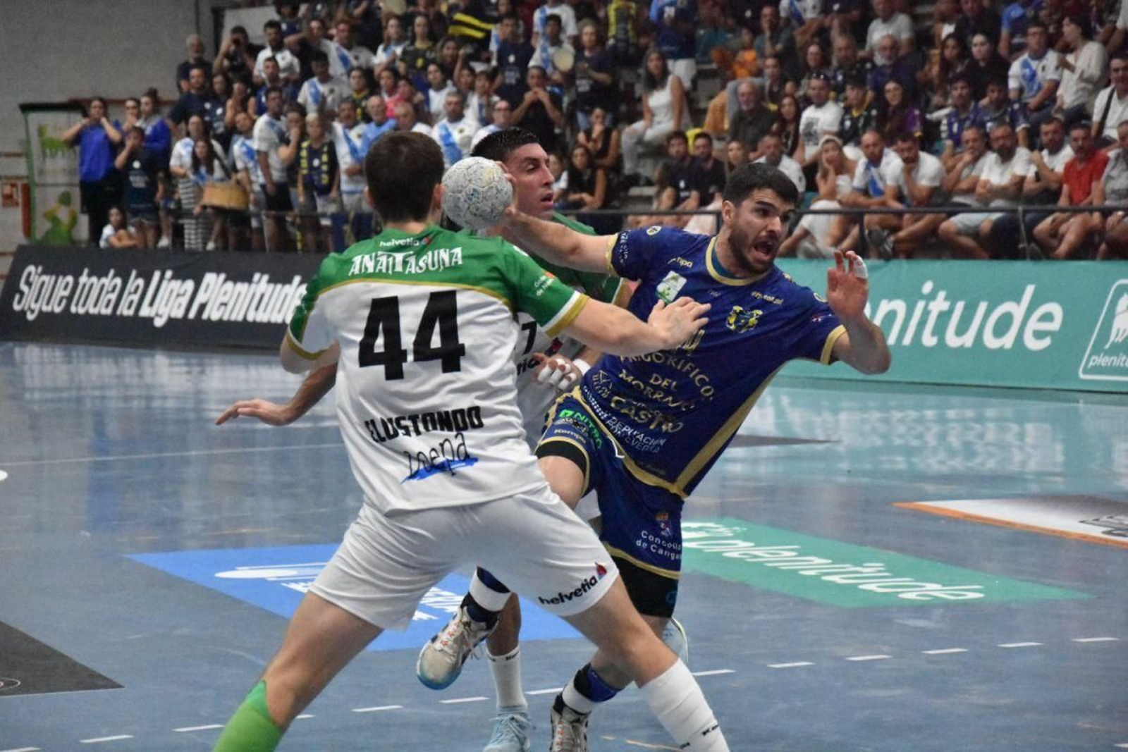 El Cangas sumó en O Gatañal la primera victoria de la temporada.