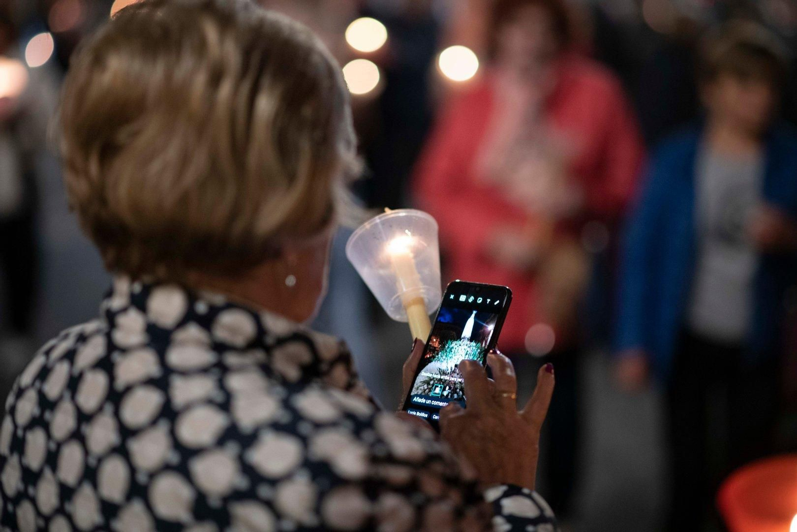 Todo el mundo quería una foto de la Virgen de Fátima.