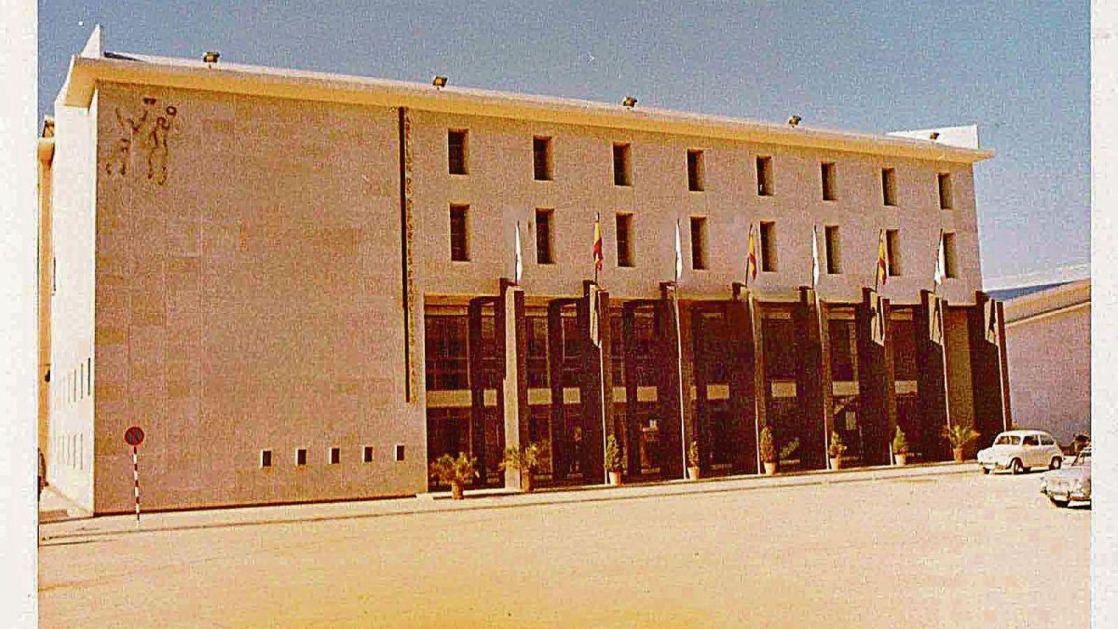 Fachada del pabellón.