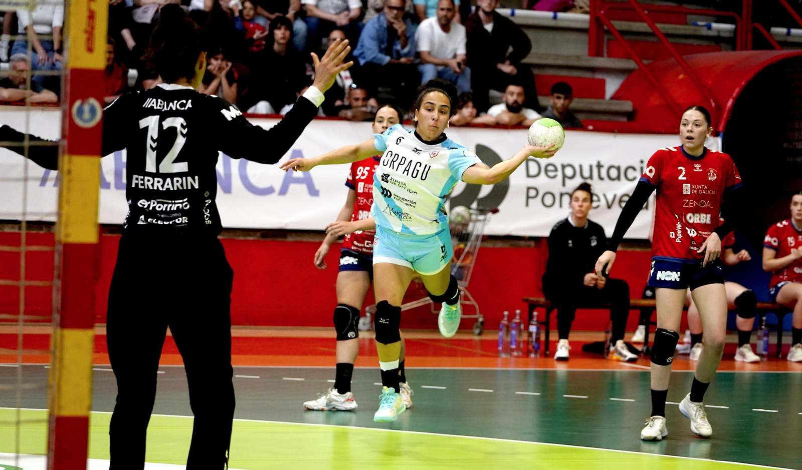 Galería | Porriño y Guardés se miden en el derbi femenino