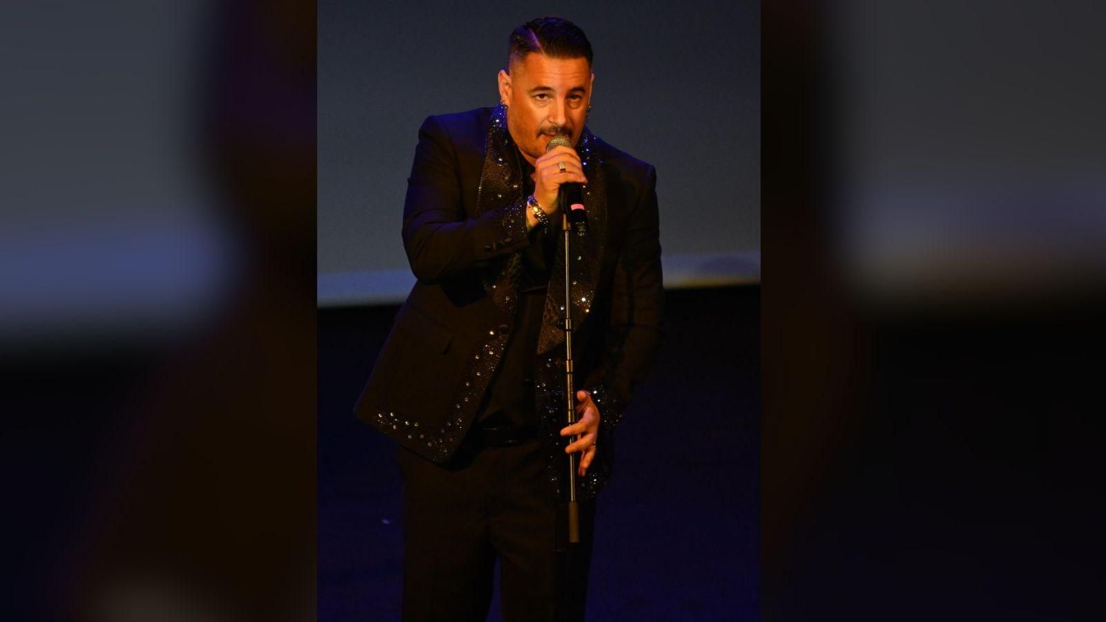 Andy Morales canta por primera vez su nuevo single.