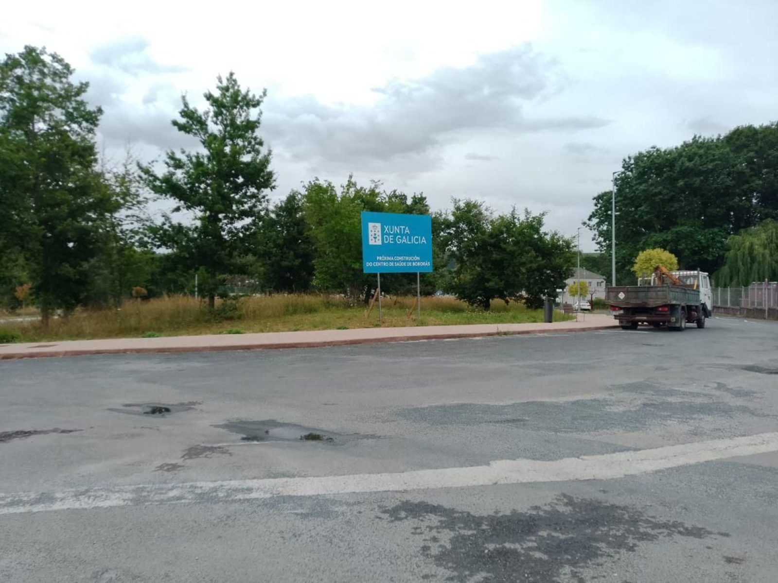 Solar dónde se construirá el nuevo centro de salud de Boborás.