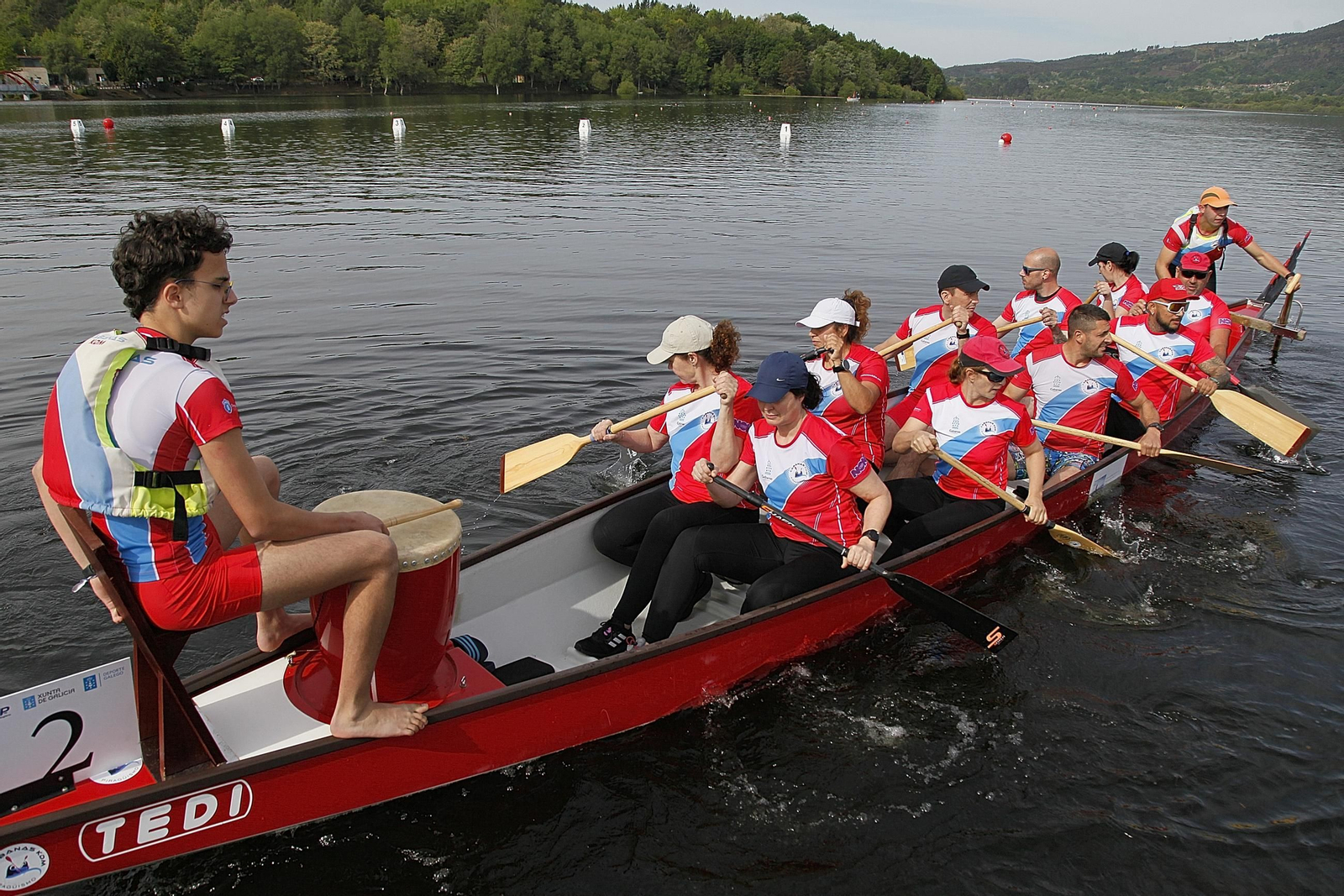 Galería | O Corgo recibe el autonómico de barco dragón