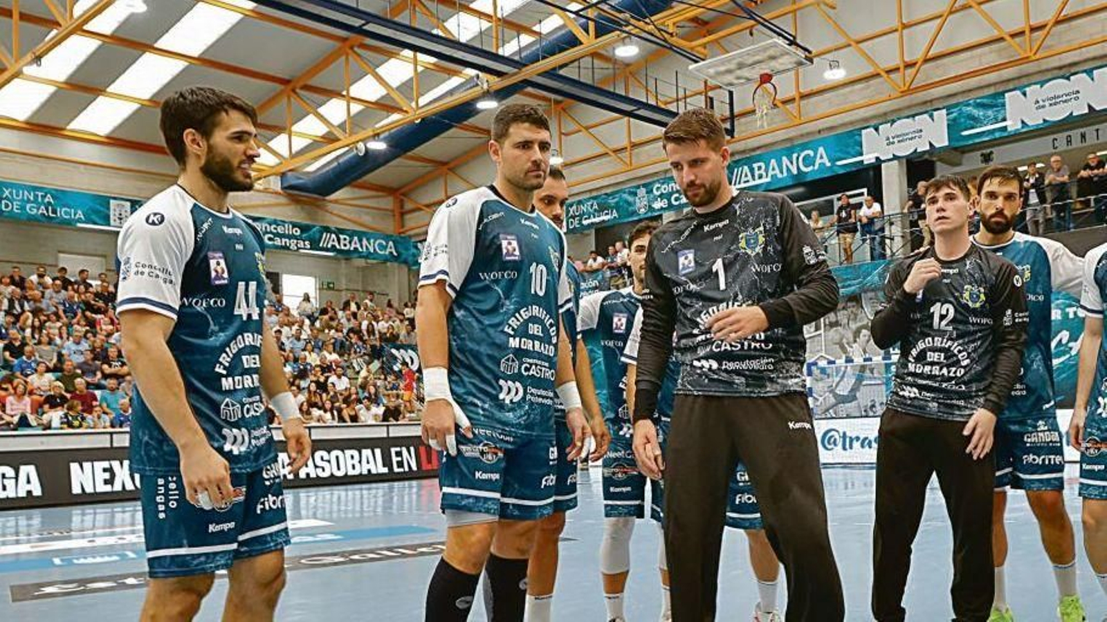 El guardameta croata (1), junto a sus compañeros del cuadro azul.