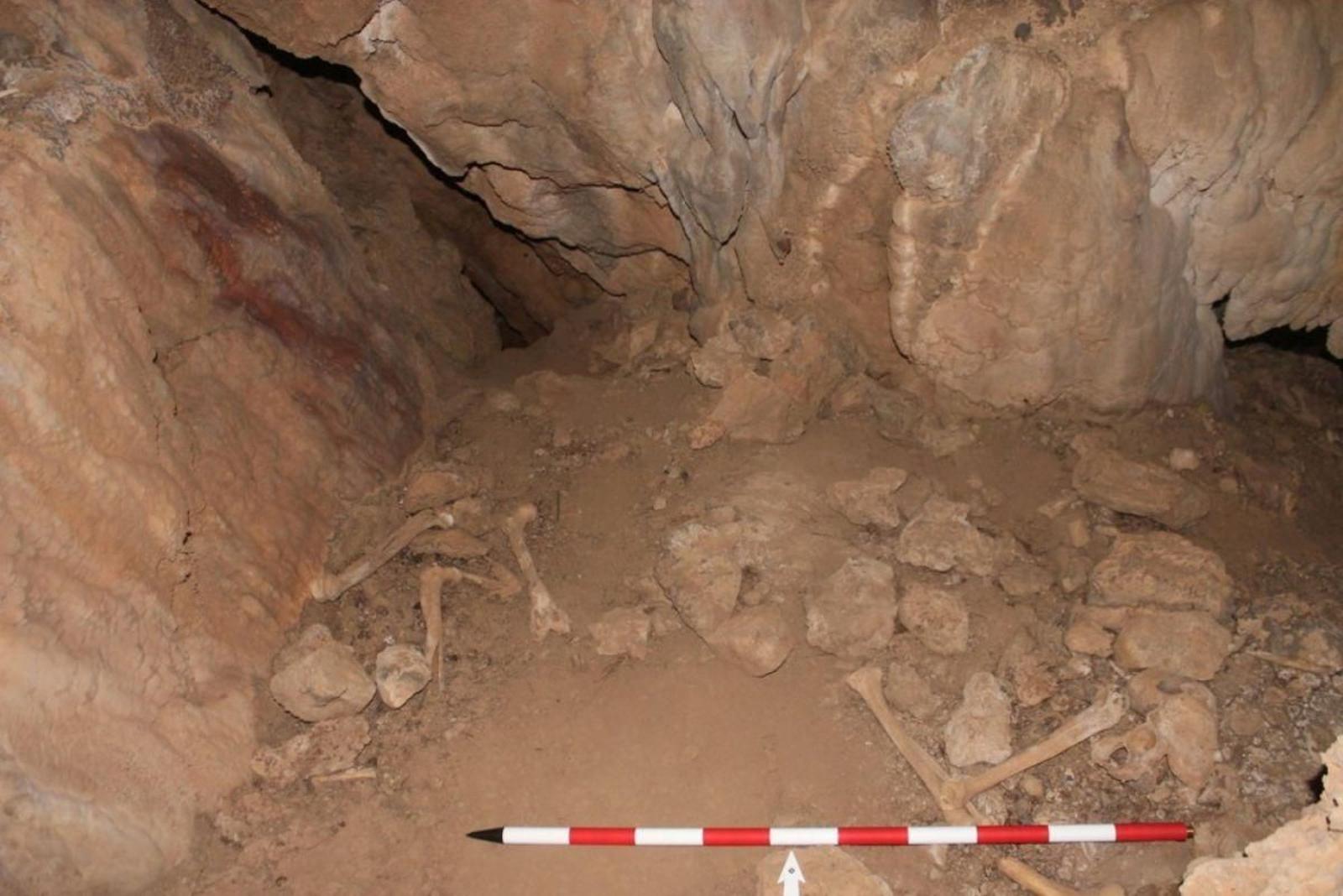 Excavación de Cova do Santo, del Parque Natural da Serra da Enciña da Lastra.